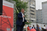 Анатолий Локоть провел первую дворовую встречу с избирателями